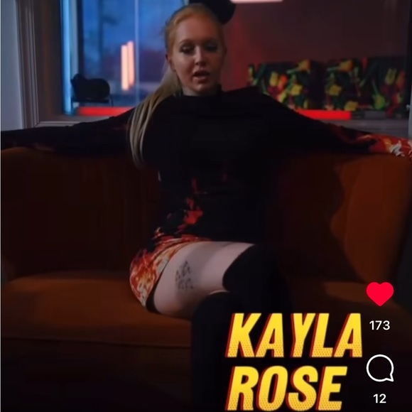 KaylaRose🌹26. Come 2 check my closet and shop!😌 thx <3 singer/artist/emo fashion - Picture 7 of 15